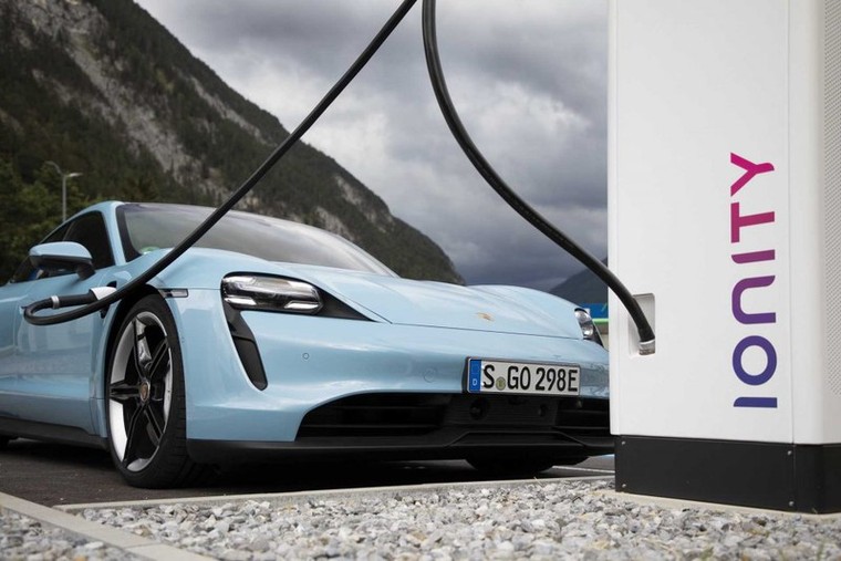 porsche công bố những nâng cấp cho taycan 2021 hình 3 porsche cong bo nhung nang cap cho taycan 2021 hinh 3