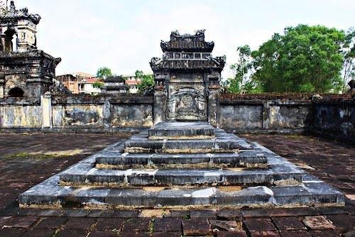 Vì sao vua Dục Đức bị phế bỏ?