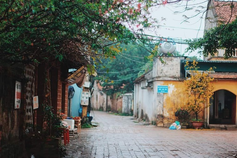 Làng cổ Đường Lâm còn có tên gọi khác là…?