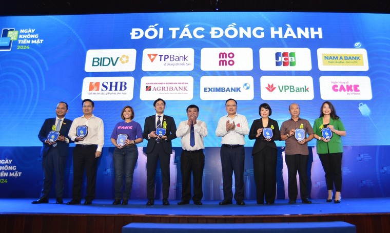 Ngày không tiền mặt 2024: Nam A Bank mang đến nhiều trải nghiệm thanh toán hiện đại ảnh 1