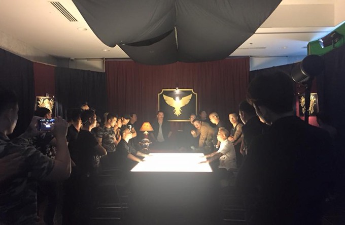 Việt Anh hóa trang be bét máu ở hậu trường 'Người phán xử' ngoại truyện ảnh 8