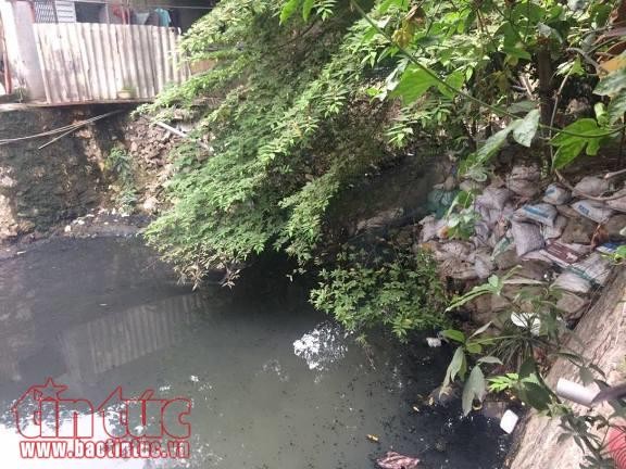 Sống mòn bên những dòng kênh chết giữa Thủ đô ảnh 14