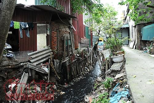 Sống mòn bên những dòng kênh chết giữa Thủ đô ảnh 1
