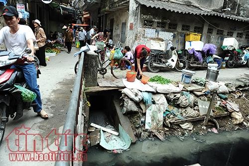 Sống mòn bên những dòng kênh chết giữa Thủ đô ảnh 11