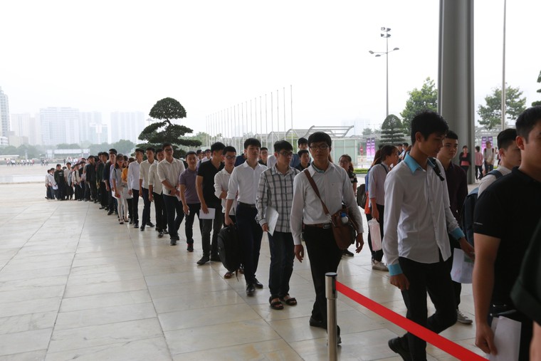 4.000 kĩ sư và cử nhân đại học thi đấu cam go vào Samsung ảnh 1