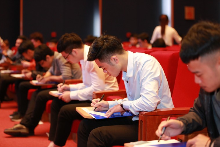 4.000 kĩ sư và cử nhân đại học thi đấu cam go vào Samsung ảnh 3