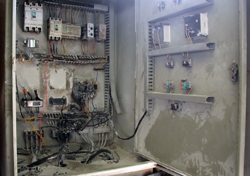 Hầm chui ở trung tâm Sài Gòn ngập nửa mét sau mưa ảnh 1