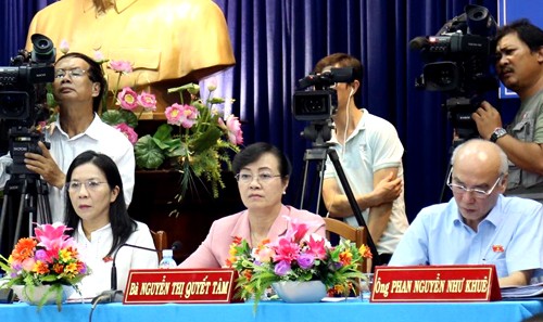 Buổi tiếp xúc cử tri ở quận 2 'nóng' vì vụ Thủ Thiêm ảnh 2