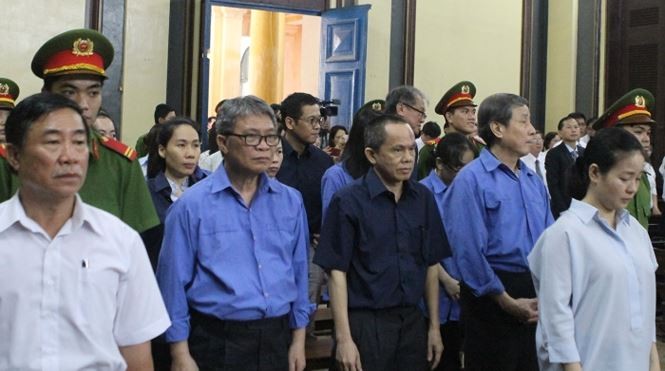 Bà Hứa Thị Phấn điều khiển ban lãnh đạo ở các ngân hàng ra sao? ảnh 1