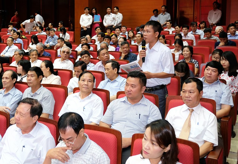 Tiếp xúc cử tri, Thủ tướng giải đáp nhiều băn khoăn ảnh 2