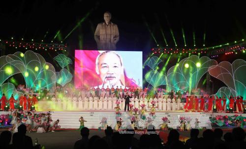 Tháng 5 về Làng Sen nhớ Bác ảnh 1