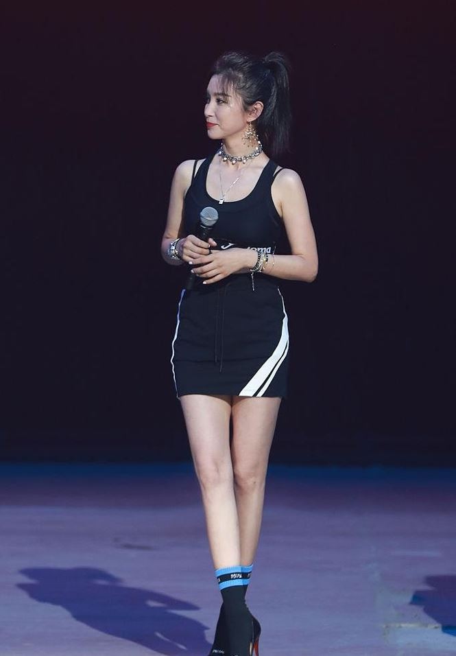 Sắc vóc quên tuổi của người đẹp U50 Lý Băng Băng ảnh 18