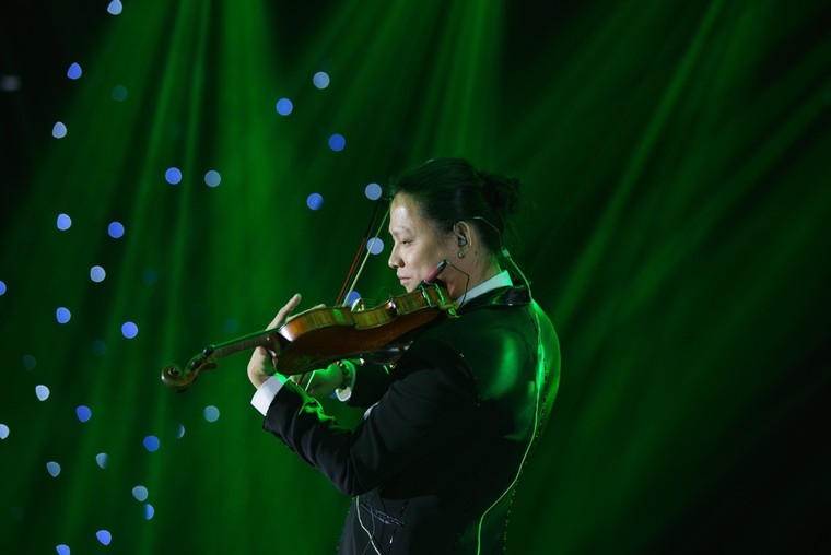 Thỏa mãn mọi giác quan với đêm nghệ thuật 'Chạm tới thiên đường' của FLC Holiday ảnh 3