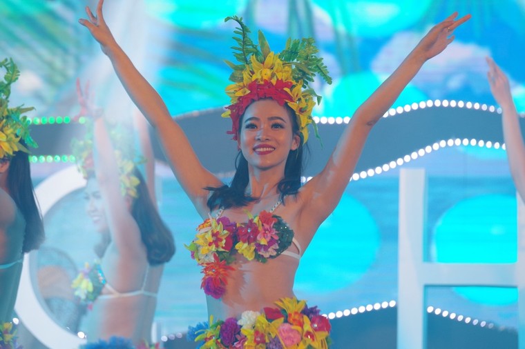 Thỏa mãn mọi giác quan với đêm nghệ thuật 'Chạm tới thiên đường' của FLC Holiday ảnh 5