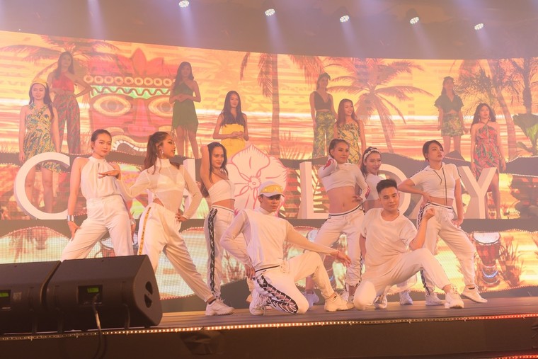 Thỏa mãn mọi giác quan với đêm nghệ thuật 'Chạm tới thiên đường' của FLC Holiday ảnh 9