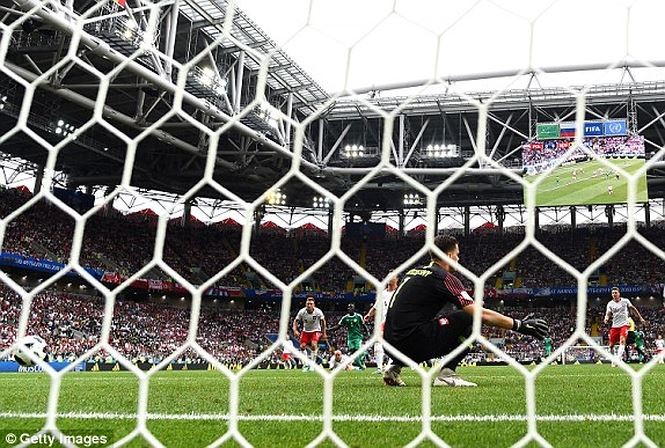 Hàng thủ mắc lỗi ngớ ngẩn, Ba Lan thua sốc Senegal ảnh 1