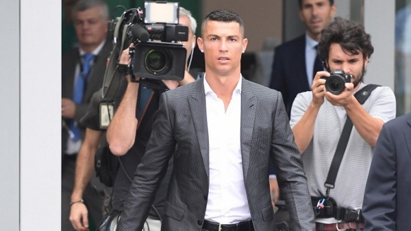 Những hình ảnh ấn tượng ngày Ronaldo chính thức gia nhập Juventus ảnh 1