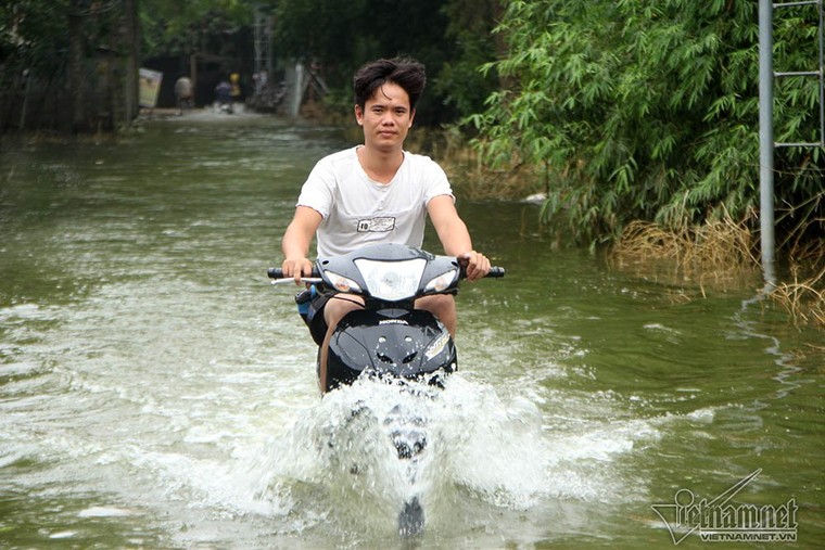 Khung cảnh khó ngờ nơi rốn lũ Chương Mỹ sau nửa tháng chìm trong nước ảnh 14