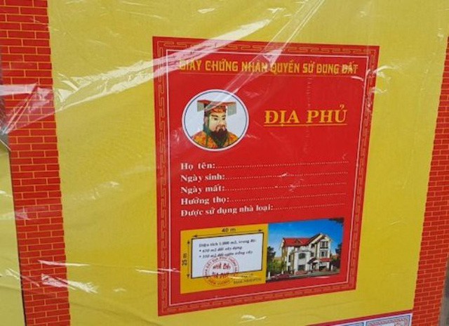 Đồ vàng mã cúng Rằm tháng Bảy đầy đủ cả Rolls-Royce và... 'sổ đỏ' ảnh 4