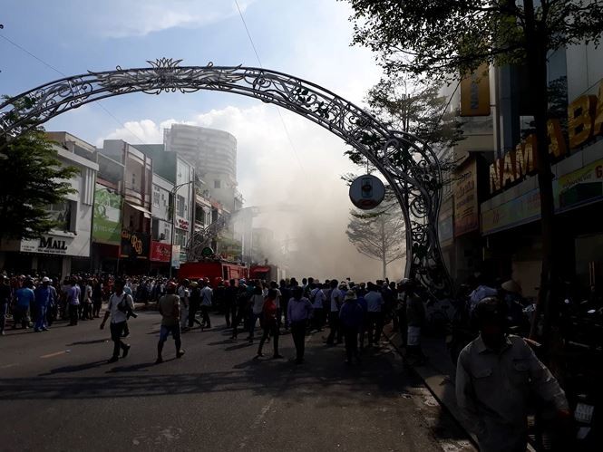 Cháy lớn quán bar ở trung tâm Đà Nẵng ảnh 5