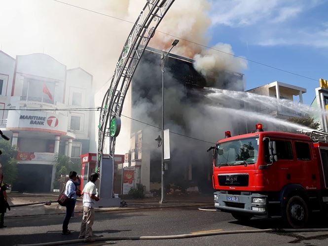 Cháy lớn quán bar ở trung tâm Đà Nẵng ảnh 6