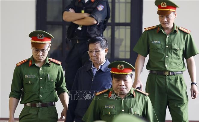 Hình ảnh ngày thứ hai xét xử sơ thẩm vụ án đánh bạc nghìn tỷ tại Phú Thọ ảnh 3