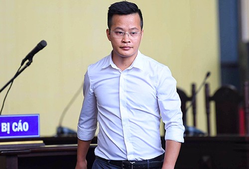 Ông Phan Văn Vĩnh rời ghế bị cáo do huyết áp tăng ảnh 1