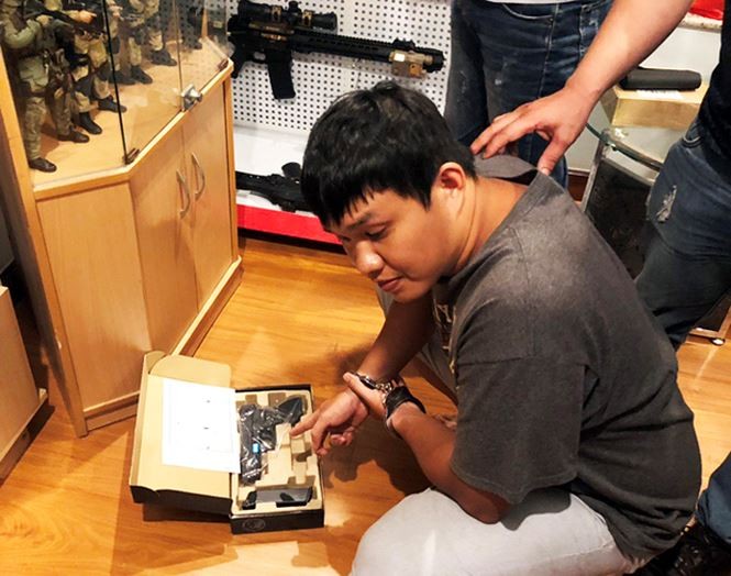 Phát hiện 'kho vũ khí' từ vụ mua bán súng quân dụng trái phép ảnh 2