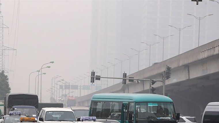 Cao ốc Hà Nội chìm trong sương mù dày đặc như Sa Pa ảnh 7