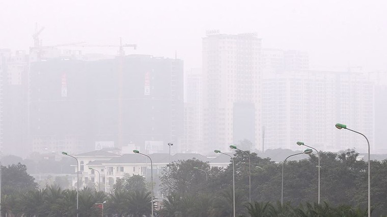 Cao ốc Hà Nội chìm trong sương mù dày đặc như Sa Pa ảnh 10