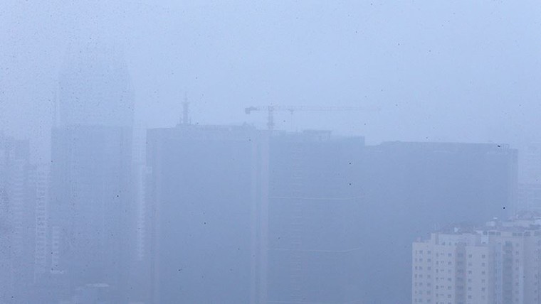Cao ốc Hà Nội chìm trong sương mù dày đặc như Sa Pa ảnh 11
