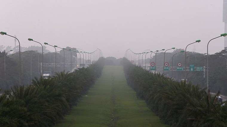 Cao ốc Hà Nội chìm trong sương mù dày đặc như Sa Pa ảnh 13