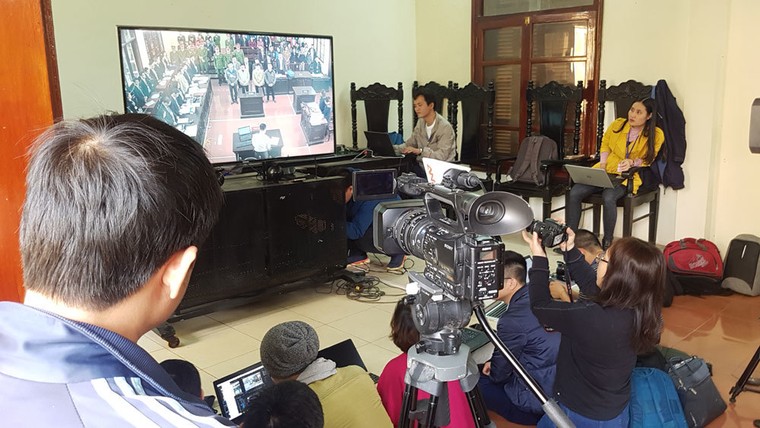 Xuất hiện mệt mỏi, BS Hoàng Công Lương mong phiên tòa xử nhanh ảnh 2