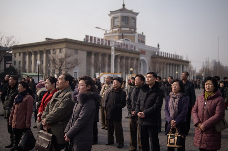 Người dân Bình Nhưỡng theo dõi chuyến đi Việt Nam của ông Kim ảnh 8