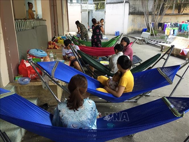 Trẻ nhập viện tăng đột biến do nắng nóng ảnh 1