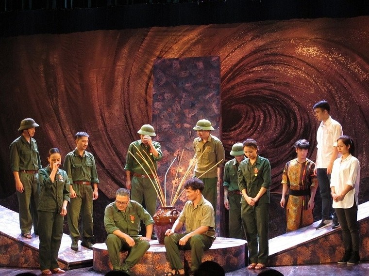 Xúc động đêm nghệ thuật ủng hộ nạn nhân vụ tai nạn ở hầm Kim Liên ảnh 1