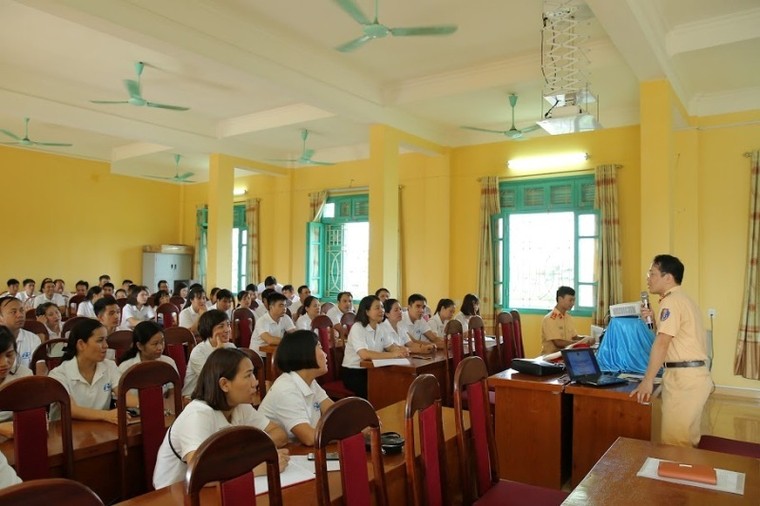 Phát động chương trình 'Học sinh nói không với đồ uống có cồn' ảnh 5