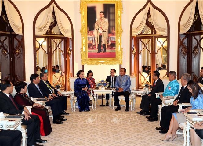 Chủ tịch Quốc hội Nguyễn Thị Kim Ngân hội kiến Thủ tướng Thái Lan ảnh 1