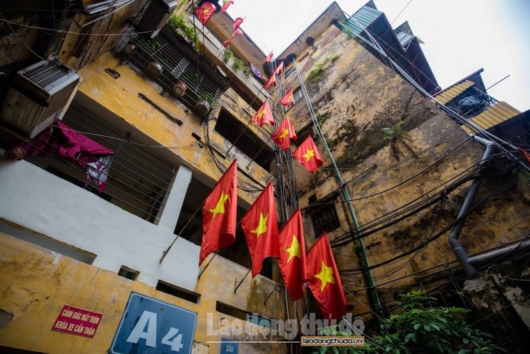 Đường phố Hà Nội rực rỡ cờ hoa mừng ngày Quốc khánh ảnh 10
