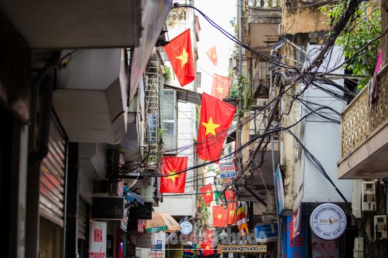 Đường phố Hà Nội rực rỡ cờ hoa mừng ngày Quốc khánh ảnh 6