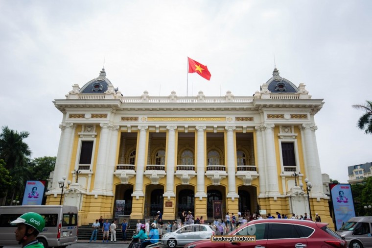 Đường phố Hà Nội rực rỡ cờ hoa mừng ngày Quốc khánh ảnh 3