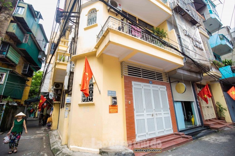 Đường phố Hà Nội rực rỡ cờ hoa mừng ngày Quốc khánh ảnh 7