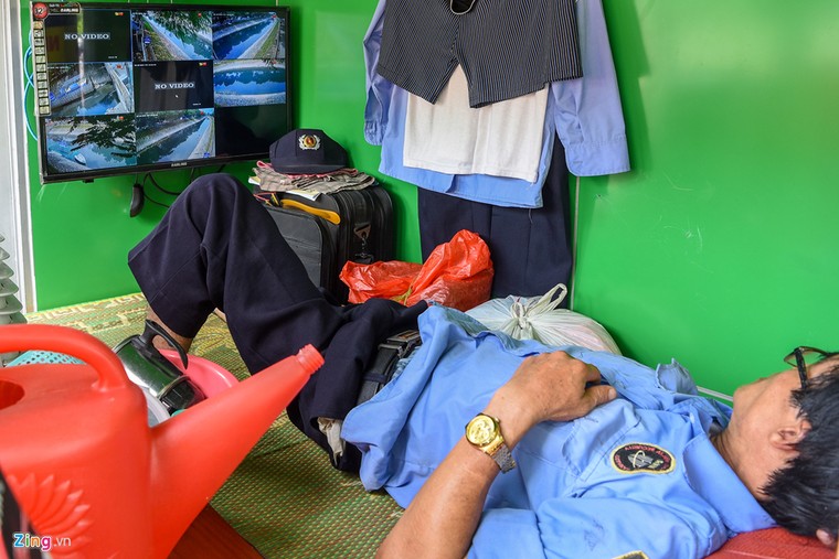 Cá Koi lờ đờ, chết ngửa bụng sau 2 ngày ở bể xử lý nước sông Tô Lịch ảnh 9