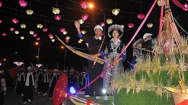 Ấn tượng màn đại Xòe Thái khai mạc Lễ hội văn hóa, du lịch Mường Lò 2019 ảnh 3