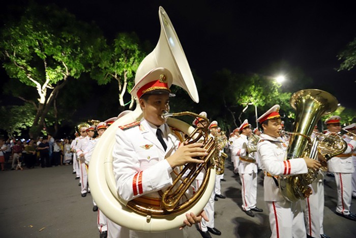 Màn diễu hành của Đoàn Nghi lễ CAND hút khán giả Thủ đô ảnh 2