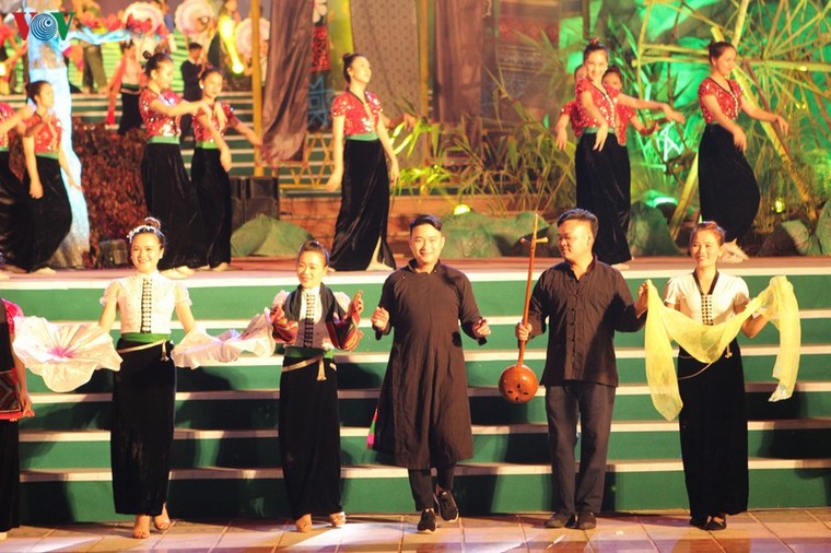 Khai mạc Ngày hội văn hóa dân tộc Thái lần thứ II ảnh 1