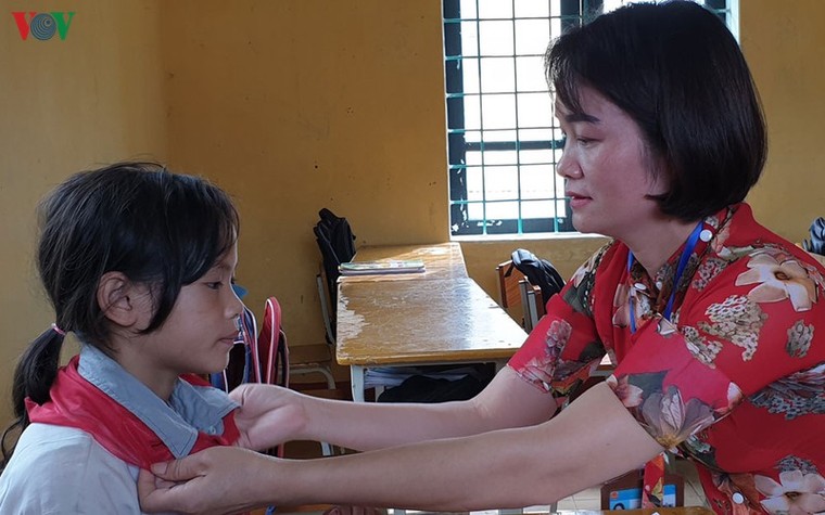 Về ngôi trường 'ai cũng có con nuôi' ảnh 2