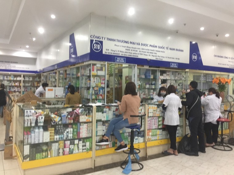 Làm rõ hiện tượng 'không bán khẩu trang, nước rửa tay, xin miễn hỏi' tại chợ thuốc Hapulico ảnh 1