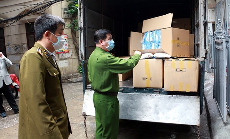 Hà Nội: Phá đường dây nghi làm giả vật tư y tế phòng, chống dịch Covid-19 ảnh 3