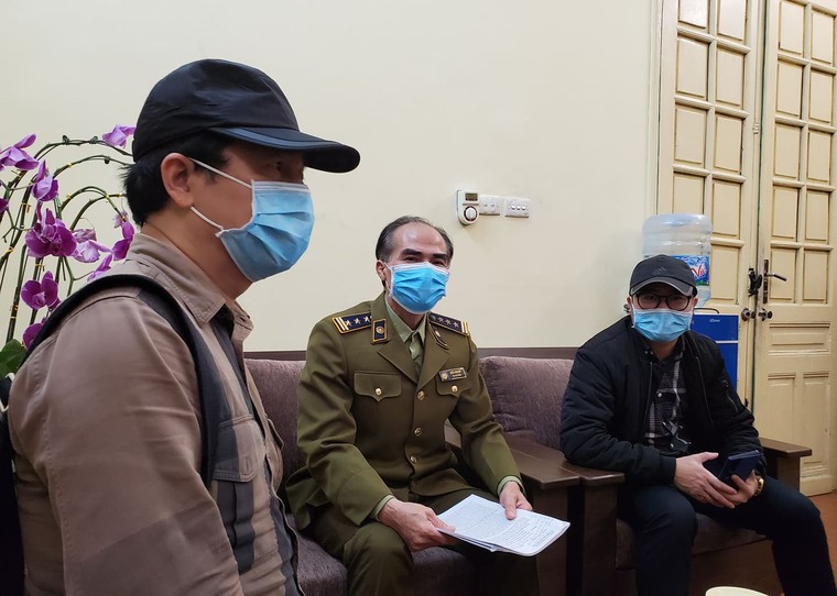 Hà Nội: Phá đường dây nghi làm giả vật tư y tế phòng, chống dịch Covid-19 ảnh 2